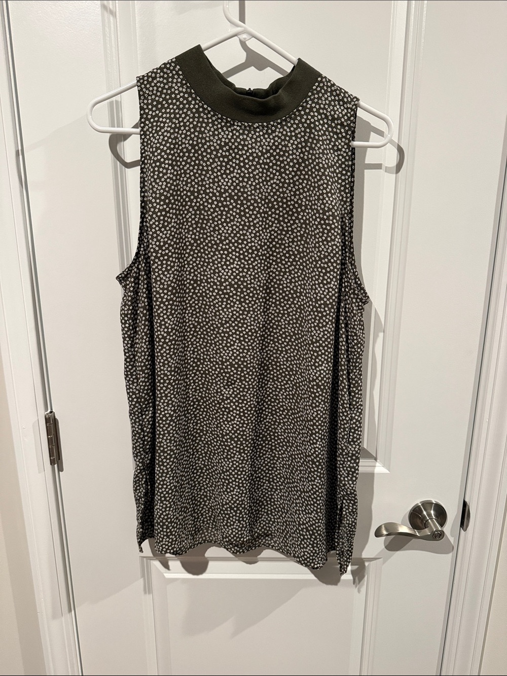 LOFT Sleeveless Mock Neck Dot Print Top - Black/White